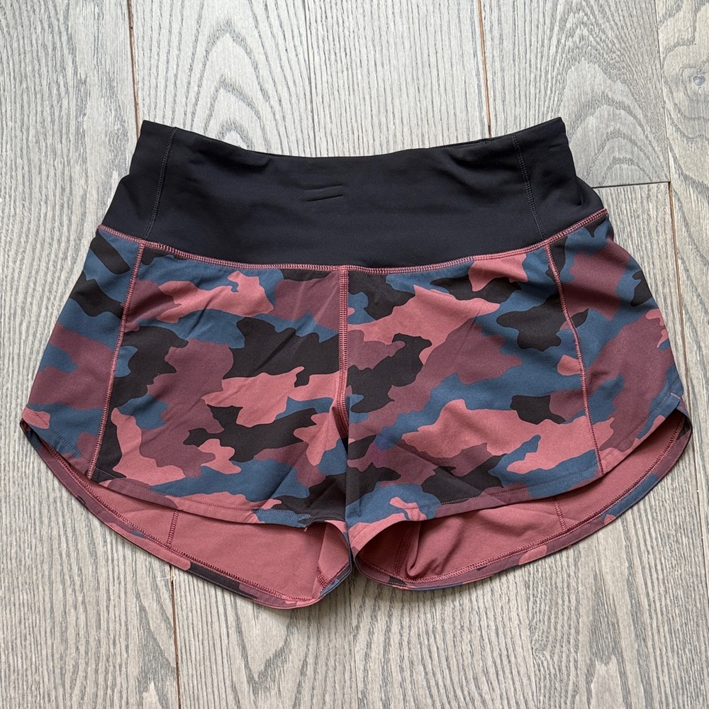 Lululemon Camo Hotty Hot Running Shorts Size 4 Women’s High Rise